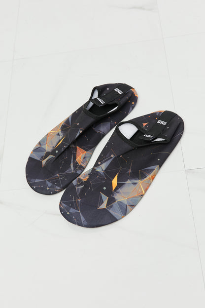 MMshoes On The Shore Water Shoes in Black/Orange Trendsi