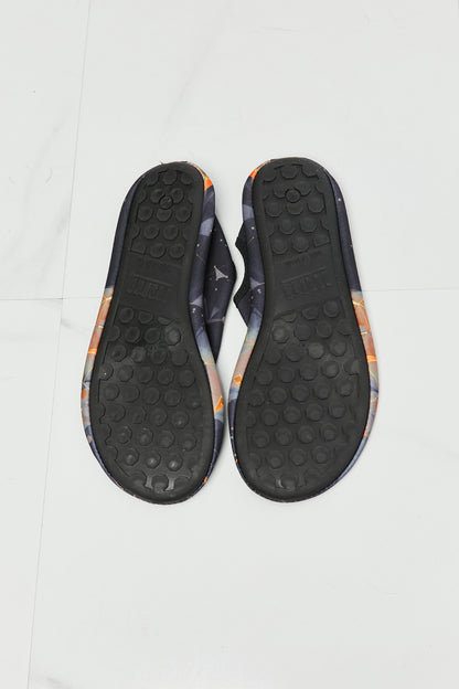 MMshoes On The Shore Water Shoes in Black/Orange Trendsi