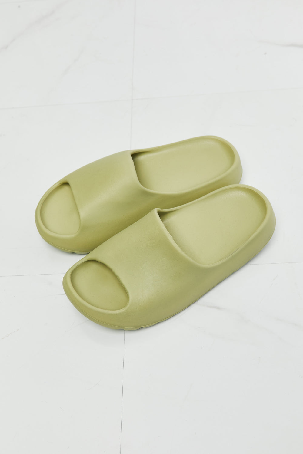 NOOK JOI In My Comfort Zone Slides Cloud Sandals in Green in Hot Trends
