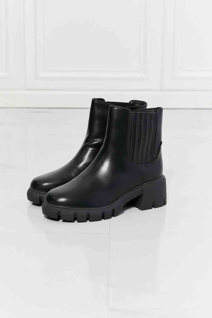 MMShoes What It Takes Lug Sole Chelsea Boots in Black Trendsi