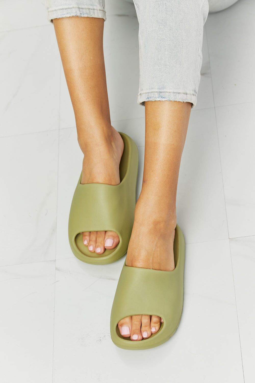 NOOK JOI In My Comfort Zone Slides Cloud Sandals in Green in Hot Trends