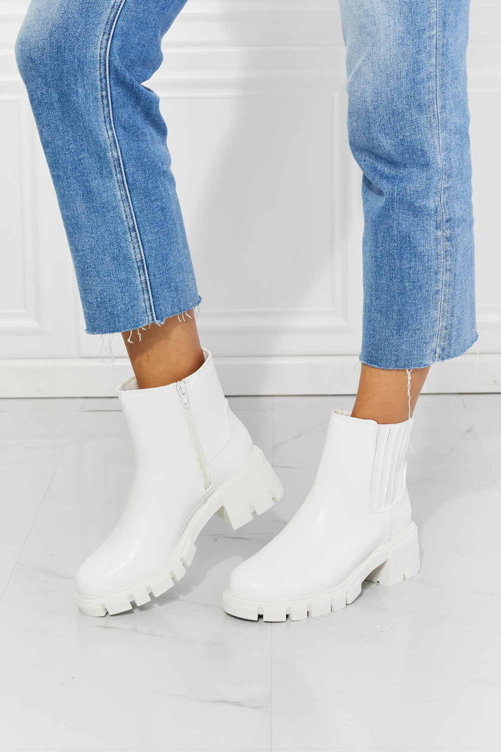 MMShoes What It Takes Lug Sole Chelsea Boots in White Trendsi