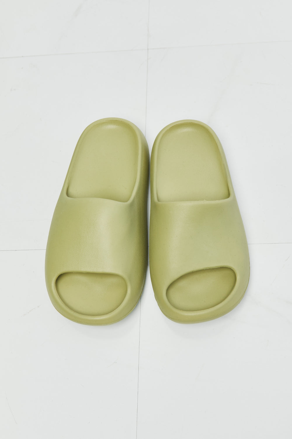 NOOK JOI In My Comfort Zone Slides Cloud Sandals in Green in Hot Trends