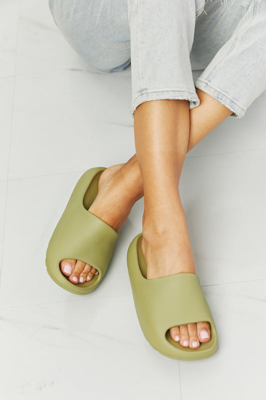 NOOK JOI In My Comfort Zone Slides Cloud Sandals in Green in Hot Trends